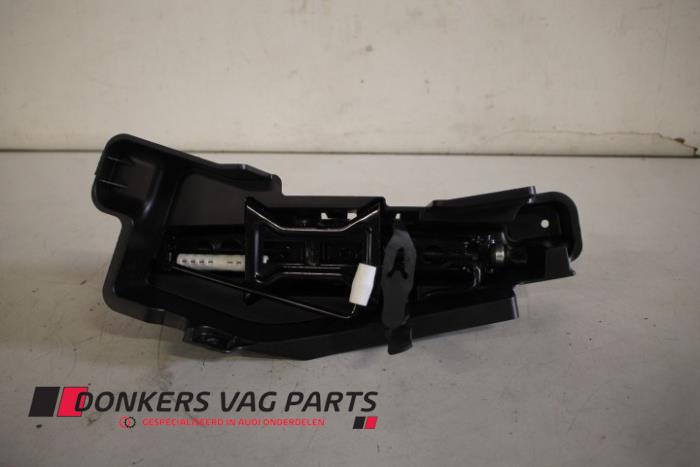 Używane Dzwignik Audi Q3 (8UB/8UG) Cena € 54,99 Z VAT oferowane przez Donkers VAG Parts