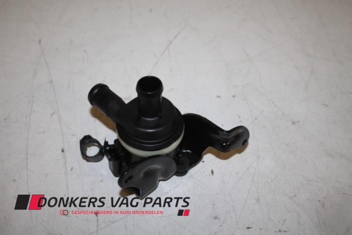 Begagnade Extra vattenpump Audi A5 (8T3) 2.0 TFSI 16V flexible fuel Quattro Pris € 100,01 Inklusive moms erbjuds av Donkers VAG Parts