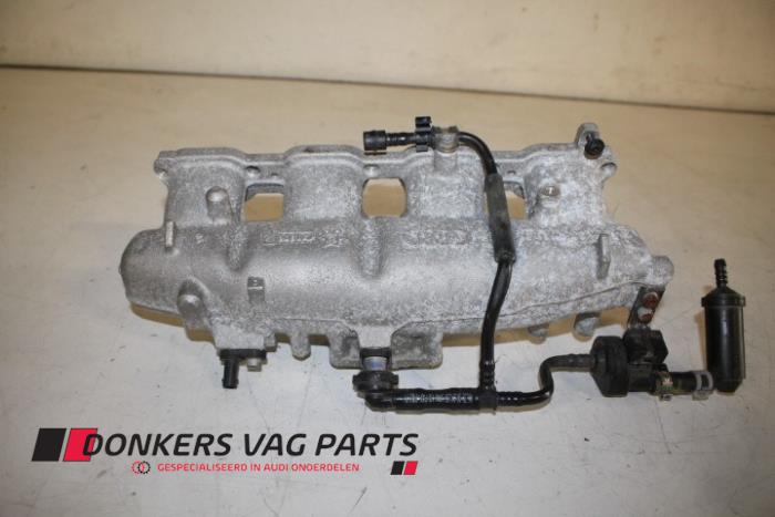 Używane Kolektor dolotowy Audi A5 (8T3) 2.0 TFSI 16V flexible fuel Quattro Cena € 175,00 Z VAT oferowane przez Donkers VAG Parts