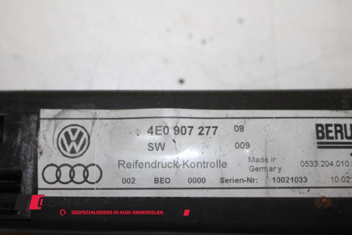 Däcktryckssensor från en Audi A8 (D3) 4.2 V8 40V Quattro 2003