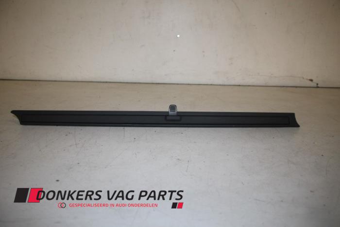 Używane Roleta prawa Audi A8 (D3) 4.2 V8 40V Quattro Cena € 75,00 Procedura marży oferowane przez Donkers VAG Parts