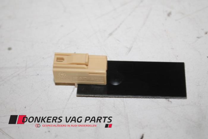 Begagnade Bluetooth-antenn Audi A4 (B7) 2.0 TDI 16V Pris € 8,00 Marginaltabell erbjuds av Donkers VAG Parts