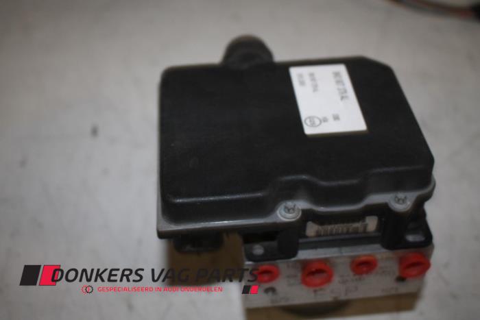 Usagé Bloc ABS Audi S4 (B8) S4 3.0 TFSI V6 24V Prix € 275,00 Règlement à la marge proposé par Donkers VAG Parts