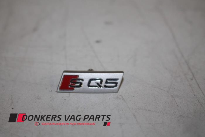 Używane Emblemat Audi Q5 Cena € 12,00 Procedura marży oferowane przez Donkers VAG Parts