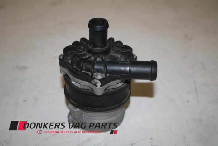 Usagé Pompe à eau Audi A6 (C7) 2.0 T FSI 16V Hybrid Prix € 100,00 Règlement à la marge proposé par Donkers VAG Parts
