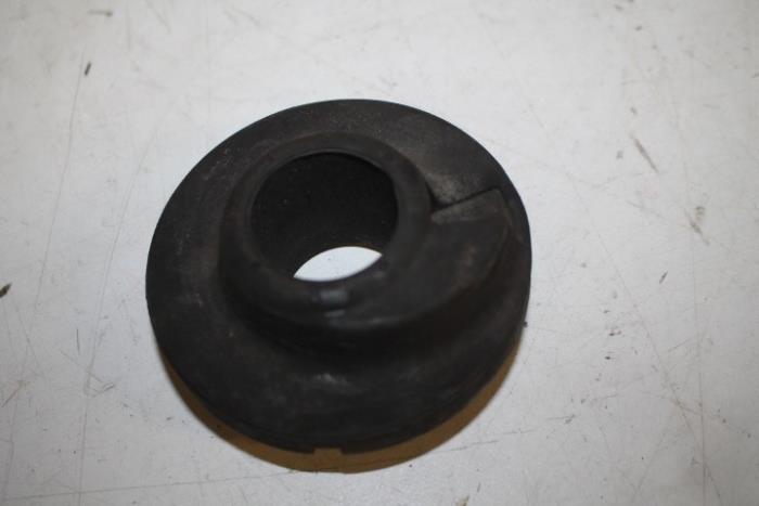 Rear spring retainer, right from a Audi A4