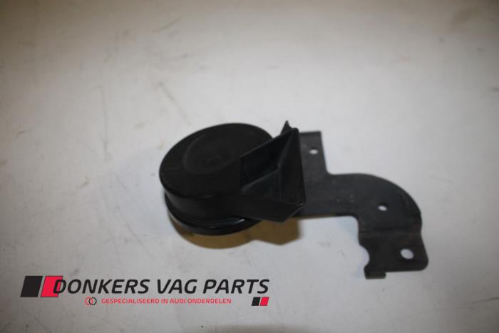 Używane Klakson Audi A8 (D3) 3.0 TDI V6 24V Quattro Cena € 20,00 Procedura marży oferowane przez Donkers VAG Parts
