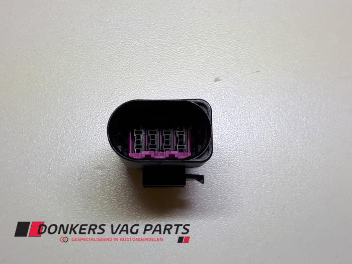Nuevos Conector Audi Diversos Precio € 8,02 IVA incluido ofrecido por Donkers VAG Parts