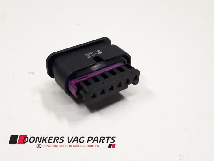 Nuevos Conector Audi Diversos Precio € 6,45 IVA incluido ofrecido por Donkers VAG Parts