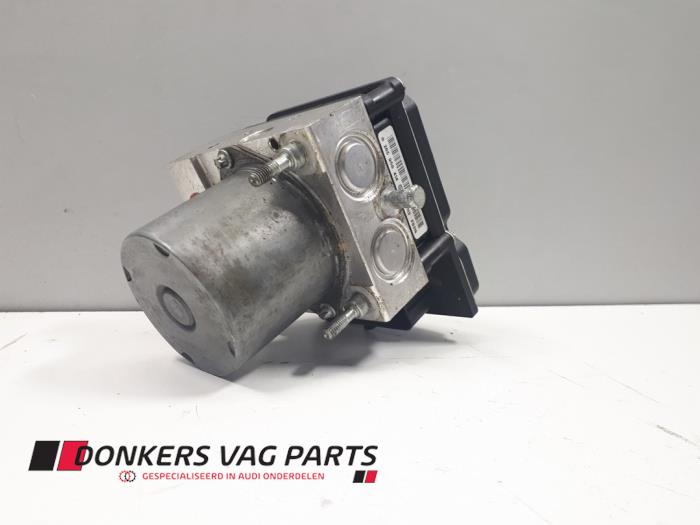 Begagnade ABS-pump Audi RS 4 (B7) RS4 4.2 V8 40V Pris € 200,00 Marginaltabell erbjuds av Donkers VAG Parts