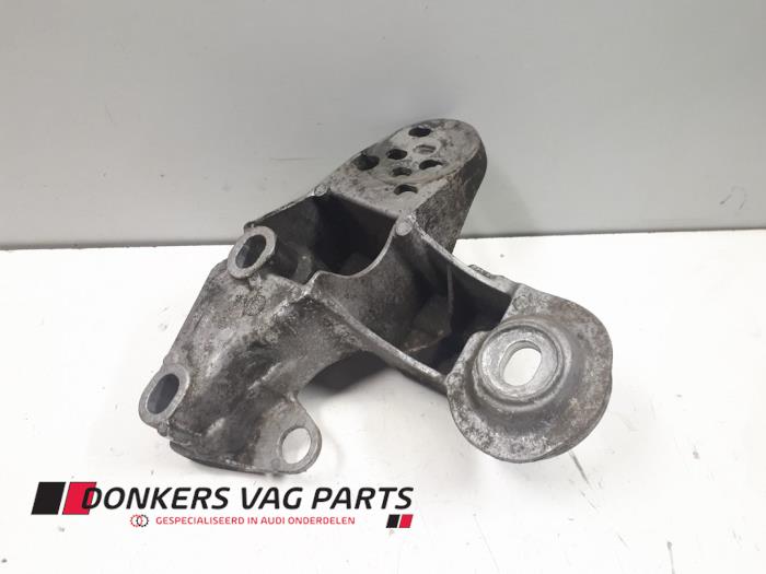 Usagé Support moteur Audi A4 Cabrio (B7) 2.0 TDI Prix € 10,00 Règlement à la marge proposé par Donkers VAG Parts