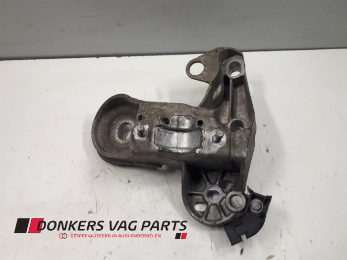Usagé Support moteur Audi A4 Cabrio (B7) 2.0 TDI Prix € 10,00 Règlement à la marge proposé par Donkers VAG Parts