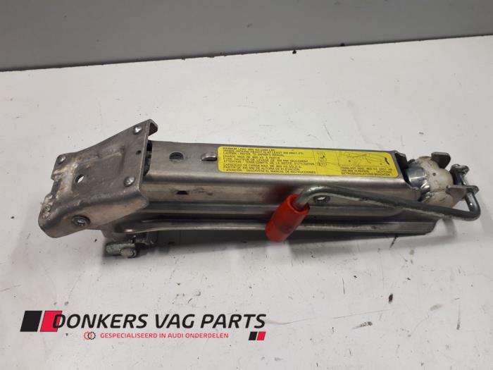 Używane Dzwignik Audi TT (8N3) 1.8 20V Turbo Quattro Cena € 10,00 Procedura marży oferowane przez Donkers VAG Parts
