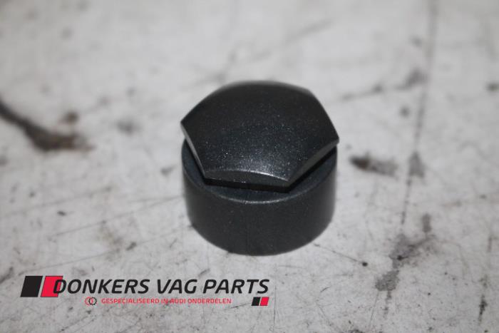 Używane Kolpak Audi Rózne Cena € 1,00 Procedura marży oferowane przez Donkers VAG Parts