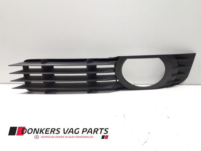 Begagnade Stötfångargrill Audi A8 Pris € 20,00 Marginaltabell erbjuds av Donkers VAG Parts