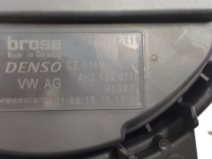 Heating and ventilation fan motor from a Audi A6 (C7) 2.0 TDI 16V 2015