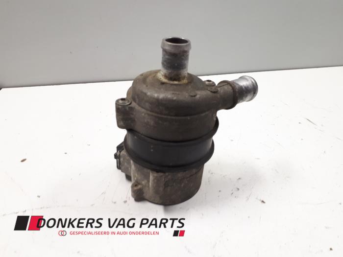 Usagé Pompe à eau Audi A6 (C7) 2.0 TDI 16V Prix € 40,00 Règlement à la marge proposé par Donkers VAG Parts