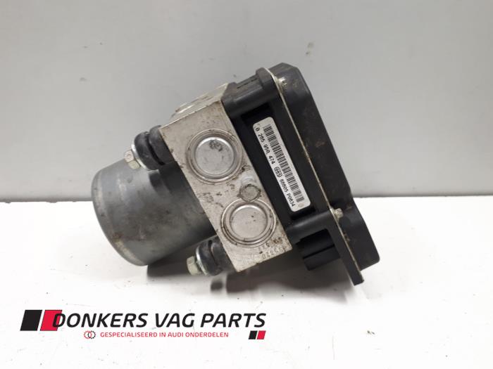 Usagé Pompe ABS Audi A4 Cabrio (B7) 2.0 TFSI 20V Prix € 55,00 Règlement à la marge proposé par Donkers VAG Parts