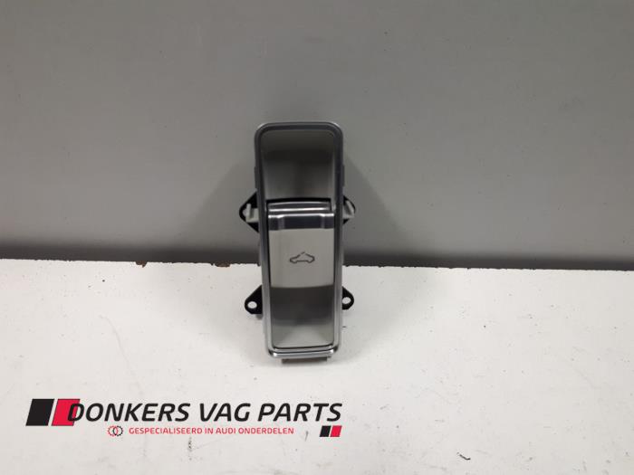 Używane Przelacznik szyberdachu Audi A8 (D4) 4.0 V8 32V TFSI Quattro Cena € 20,00 Procedura marży oferowane przez Donkers VAG Parts