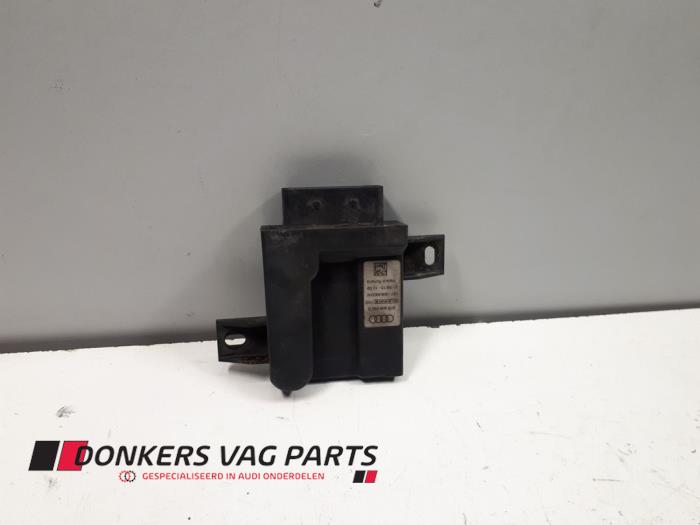 Usagé Module pompe carburant Audi A8 (D4) 4.0 V8 32V TFSI Quattro Prix € 75,00 Règlement à la marge proposé par Donkers VAG Parts