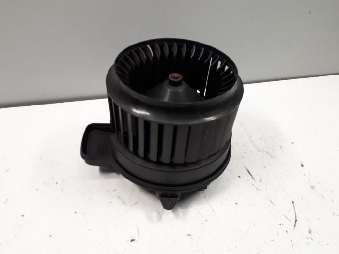 Heating and ventilation fan motor from a Audi A8 (D4) 4.0 V8 32V TFSI Quattro 2013
