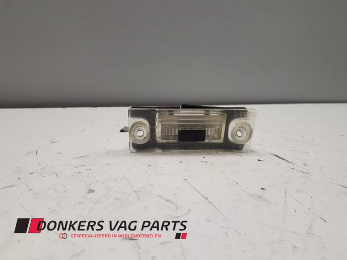 Begagnade Nummerskyltbelysning Audi A3 (8L1) 1.8 20V Pris € 5,00 Marginaltabell erbjuds av Donkers VAG Parts