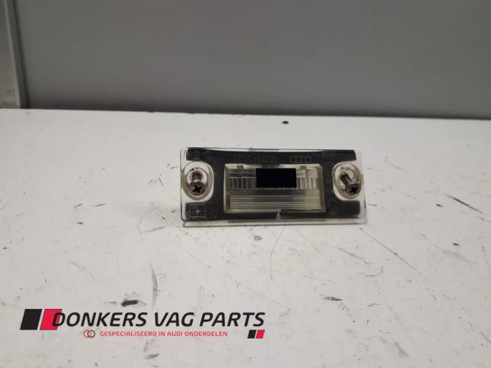 Begagnade Nummerskyltbelysning Audi A3 (8L1) 1.8 20V Pris € 5,00 Marginaltabell erbjuds av Donkers VAG Parts