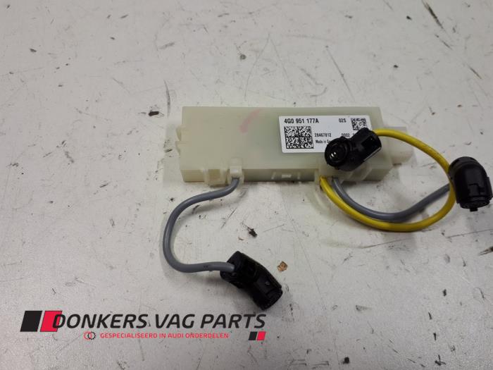 Begagnade Larmsensor Audi Diversen Pris € 80,00 Marginaltabell erbjuds av Donkers VAG Parts