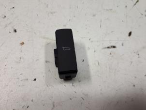 Used Tailgate switch Audi Q7 (4LB) Price € 10,00 Margin scheme offered by Autoparts Veghel
