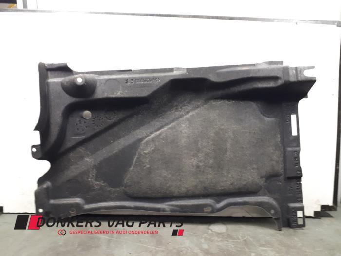 Center under tray cover