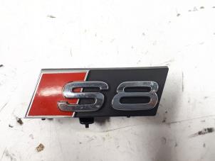 Usados Emblema Audi S8 (D4) Precio € 15,00 Norma de margen ofrecido por Autoparts Veghel