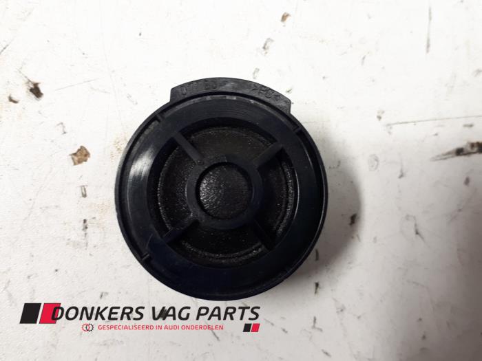 Używane Glosnik Audi A4 (B6) Cena € 10,00 Procedura marży oferowane przez Donkers VAG Parts