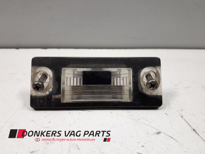 Begagnade Nummerskyltbelysning Audi A3 (8L1) Pris € 10,00 Marginaltabell erbjuds av Donkers VAG Parts