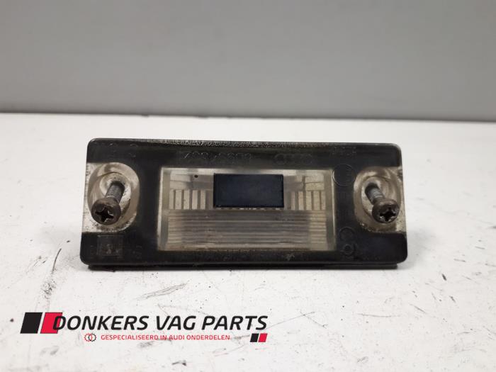 Begagnade Nummerskyltbelysning Audi A3 (8L1) Pris € 10,00 Marginaltabell erbjuds av Donkers VAG Parts