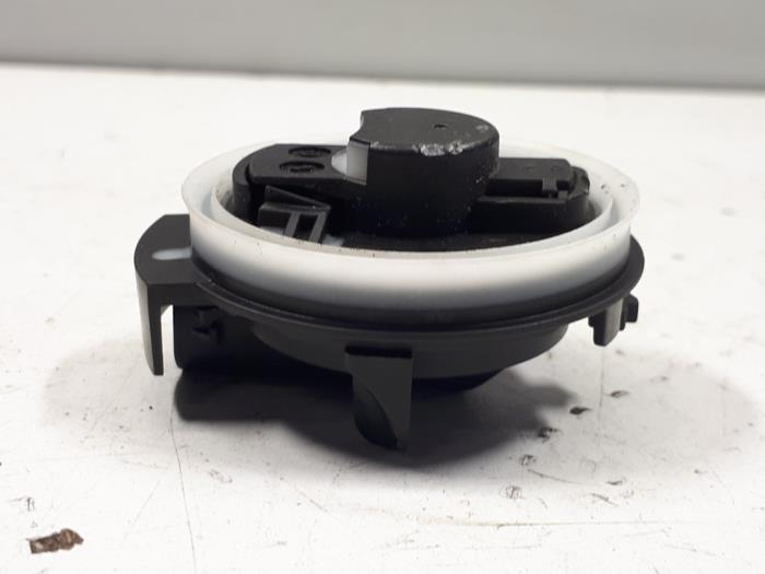 Airbag sensor from a Audi Q2 (GAB/GAG) 1.0 30 TFSI 12V 2018