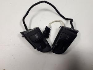 Used Steering wheel mounted radio control Audi A4 Avant (B7) Price € 35,00 Margin scheme offered by Autoparts Veghel
