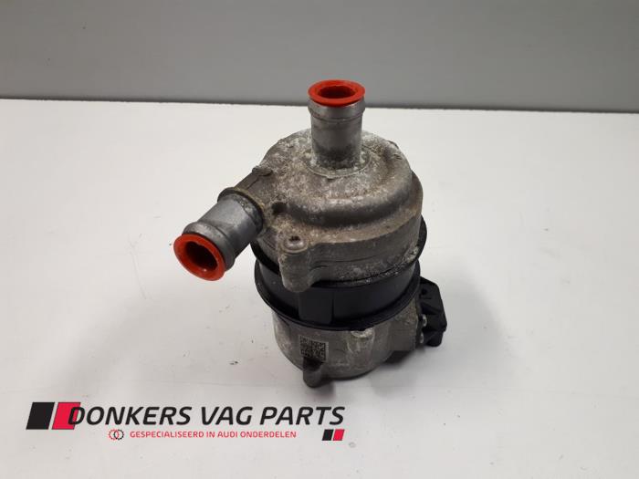 Usagé Pompe à eau Audi A5 (8T3) 2.0 TDI 16V Quattro Prix € 48,40 Prix TTC proposé par Donkers VAG Parts