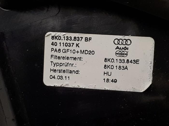 Cuerpo de filtro de aire de un Audi A4 Avant (B8) 2.0 TDI 16V 2011