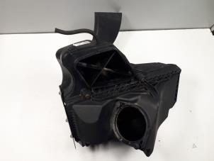 Usados Cuerpo de filtro de aire Audi A4 Avant (B8) 2.0 TDI 16V Precio € 35,00 Norma de margen ofrecido por Autoparts Veghel