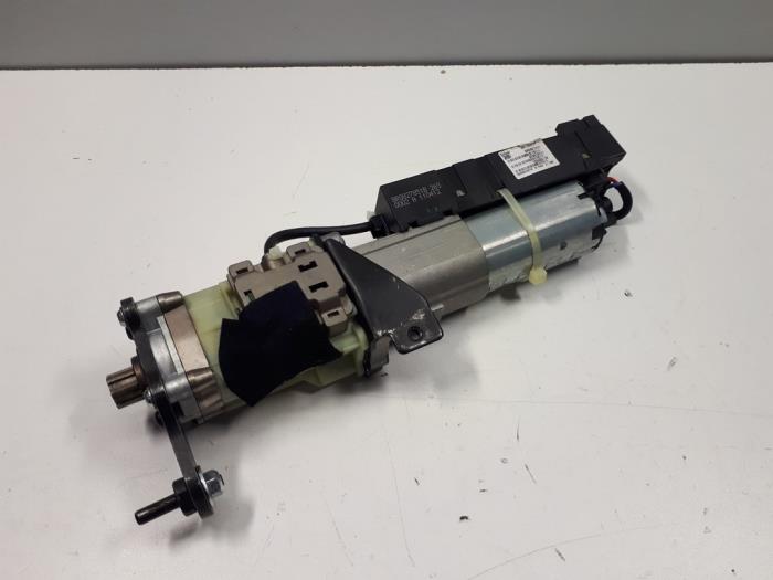 Motor for power tailgate closer from a Audi Q5 (8RB) 2.0 TDI 16V Quattro 2012