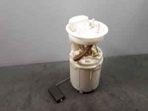Used Electric fuel pump Volkswagen Polo IV (9N1/2/3) 1.4 16V Price € 50,00 Margin scheme offered by Autoparts Veghel