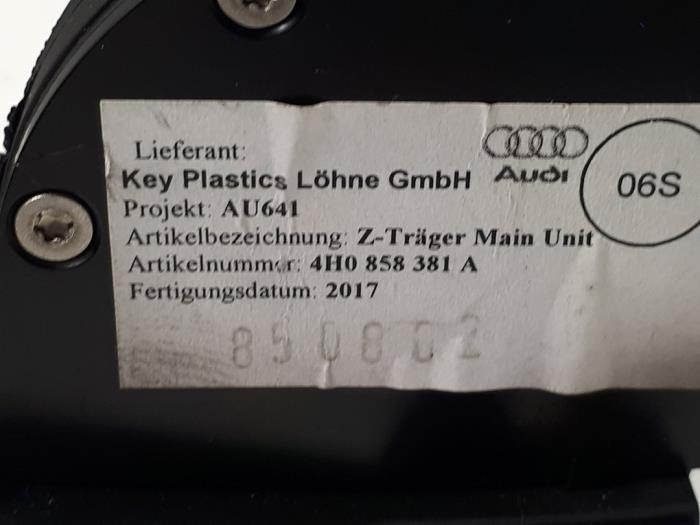 Klapa deski rozdzielczej z Audi A8 (D4) 4.2 TDI V8 32V Quattro 2017