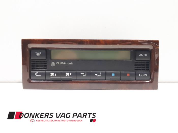 Używane Panel climatronic Volkswagen Bora 4Motion (1J2) Cena € 35,00 Procedura marży oferowane przez Donkers VAG Parts