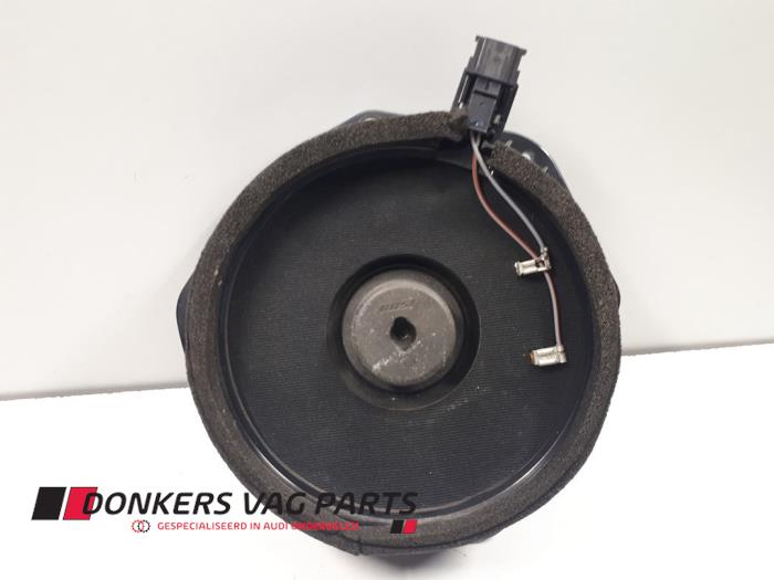 Używane Glosnik Audi A8 (D3) 6.0 W12 48V Quattro Cena € 15,00 Procedura marży oferowane przez Donkers VAG Parts