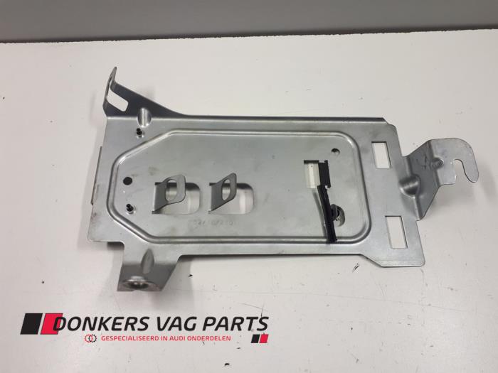 Sound amplifier holder – 8J0035464