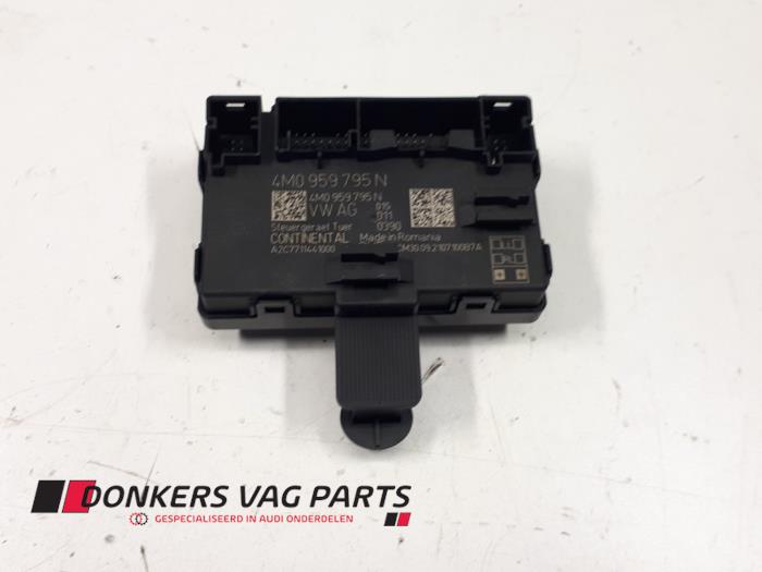 Używane Modul centralnego zamka Audi RS 5 Sportback (F5A/F5F) 2.9 V6 TFSI 24V Cena € 27,50 Procedura marży oferowane przez Donkers VAG Parts