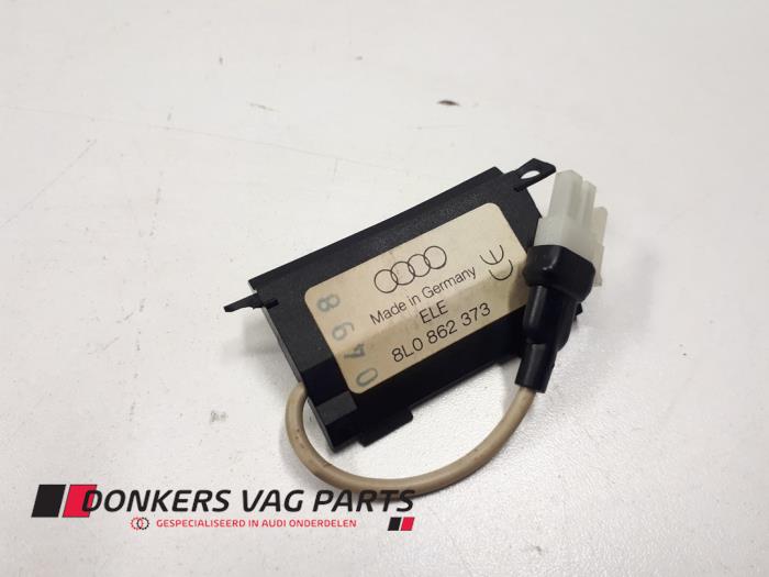 Używane Mikrofon Audi A4 (B5) Cena € 15,00 Procedura marży oferowane przez Donkers VAG Parts