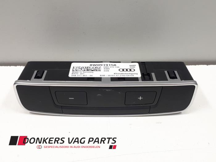 Używane Panel climatronic Audi RS 5 Sportback (F5A/F5F) 2.9 V6 TFSI 24V Cena € 50,00 Procedura marży oferowane przez Donkers VAG Parts
