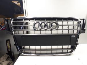 Używane Grill Audi A5 (8T3) Cena € 125,00 Procedura marży oferowane przez Autoparts Veghel