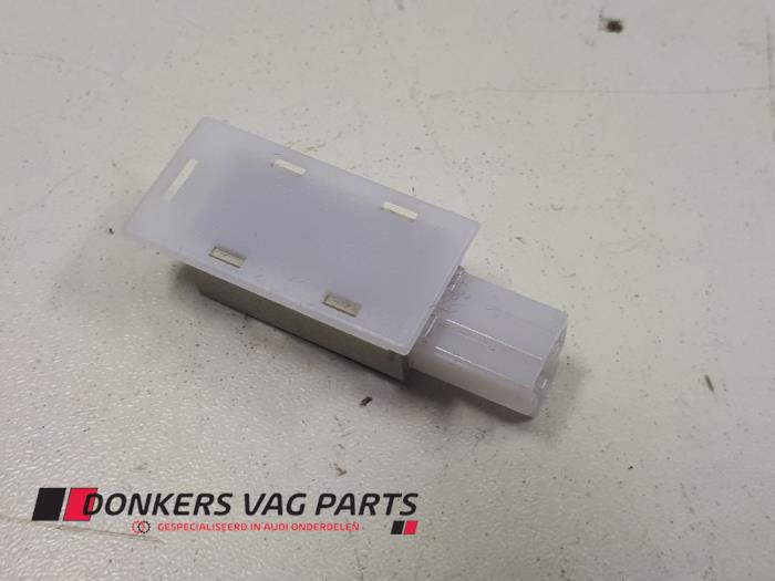 Używane Lampa Audi A6 Avant (C8) 2.0 16V 45 TFSI Mild Hybrid Cena € 7,49 Z VAT oferowane przez Donkers VAG Parts